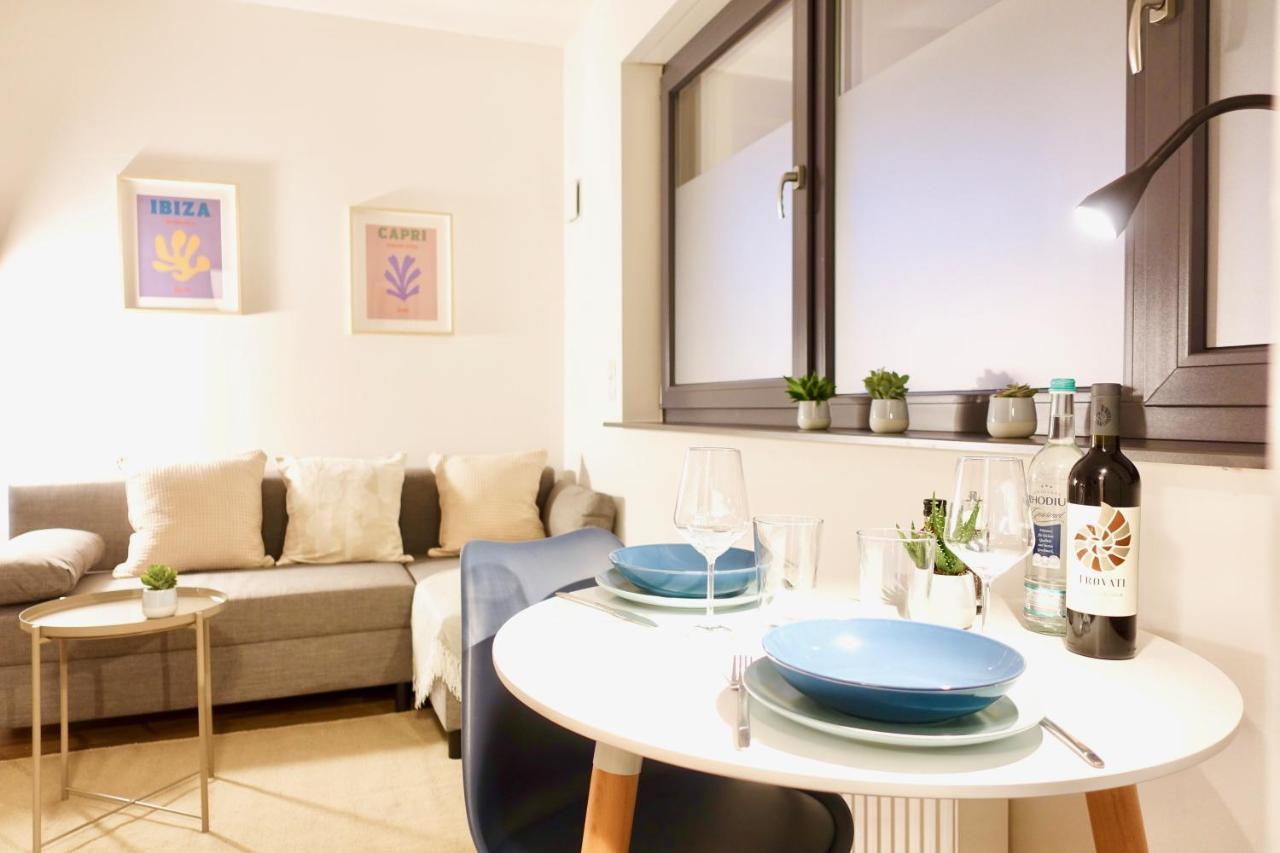 Modernes Apartment, Stadtnah, Stellplatz, Naehe Mosel โคเบลนซ์ ภายนอก รูปภาพ