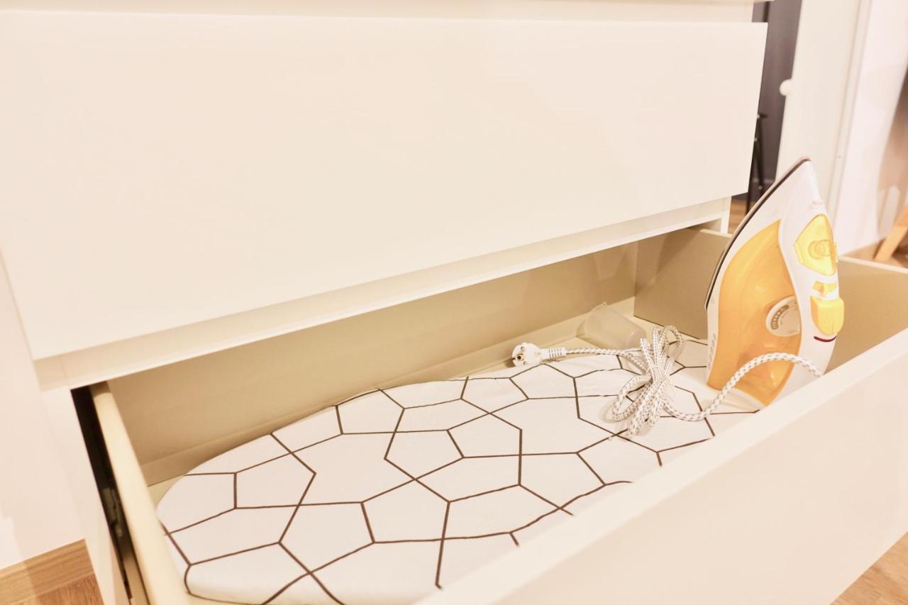 Modernes Apartment, Stadtnah, Stellplatz, Naehe Mosel โคเบลนซ์ ภายนอก รูปภาพ
